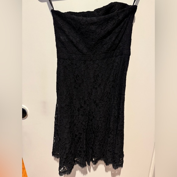 DVF - Amira Lace Dress in Black size 0 - Picture 6 of 6